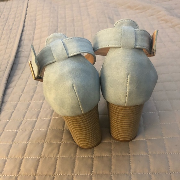 Baby Blue open toed chunky heels - Picture 2 of 5